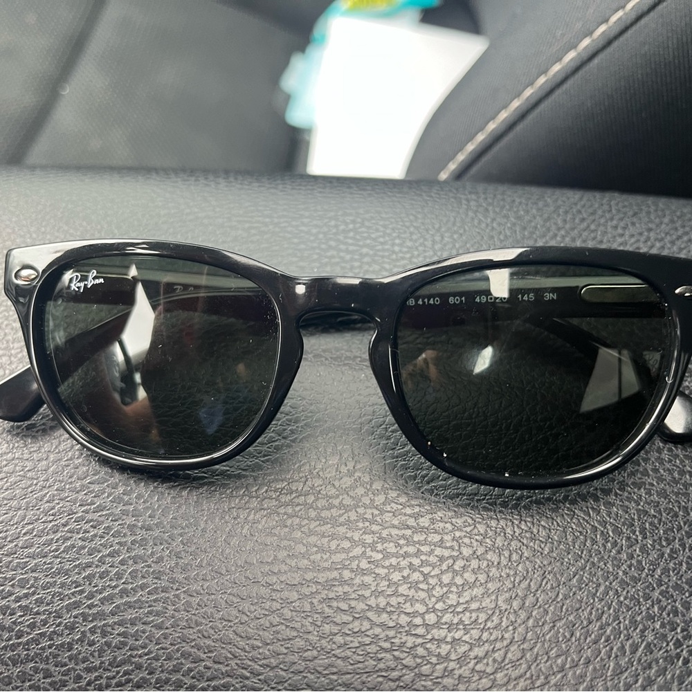 Women’s Ray-bans